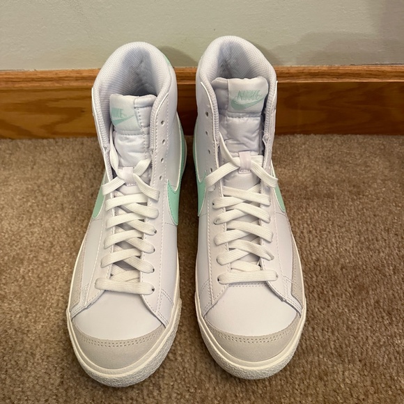 Nike Blazer Mid 77 Shoes - Picture 2 of 6